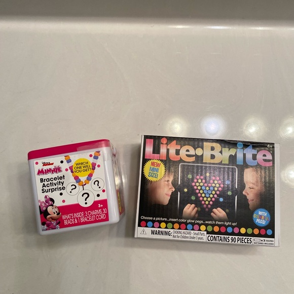 Lite-Brite and Disney Minnie Mouse Bracelet Activity Set - Picture 1 of 12